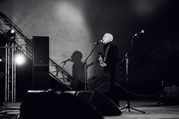 Looe-music-festival-2016-WILKO JOHNSON-LAURA CROUCHLEY-HR-DSC_6038