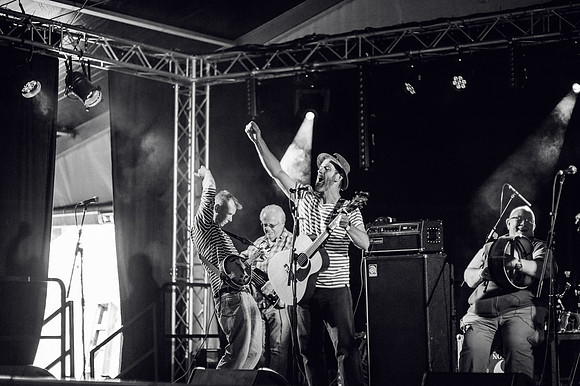 Looe-music-festival-2016-DR. THUDS REMEDY-LAURA CROUCHLEY-HR-DSC_5530