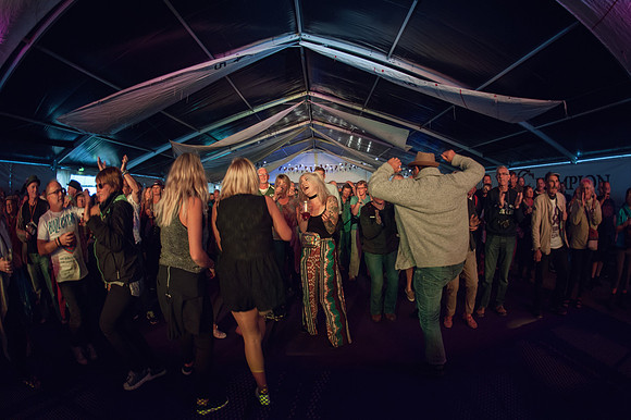 Looe-music-festival-2016-CROWDS-LAURA CROUCHLEY-HR-DSC_5668