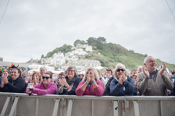 Looe-music-festival-2016-CROWDS-LAURA CROUCHLEY-HR-DSC_6284
