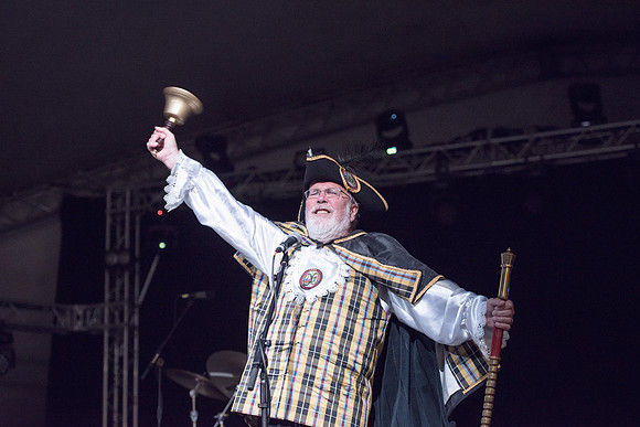 Looe-music-festival-2016-TOWN CRIER-LAURA CROUCHLEY-HR-DSC_1467