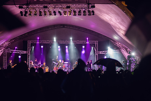 Looe-music-festival-2016-BRYAN FERRY-LAURA CROUCHLEY-HR-DSC_6871