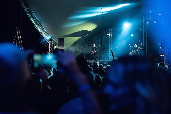 Looe-music-festival-2016-WILKO JOHNSON-LAURA CROUCHLEY-HR-DSC_1558