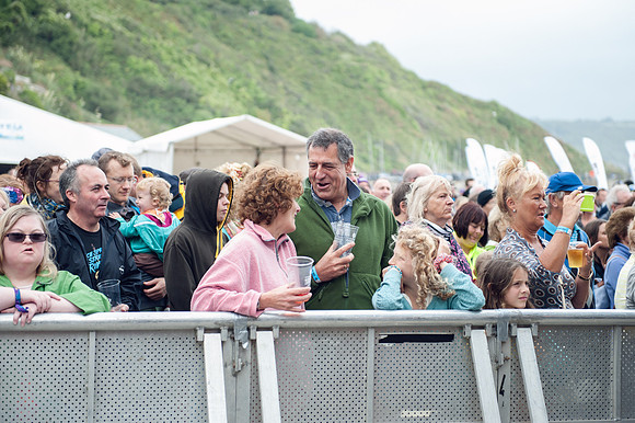 Looe-music-festival-2016-CROWDS-LAURA CROUCHLEY-HR-DSC_6294
