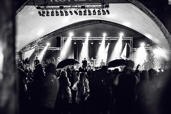 Looe-music-festival-2016-BRYAN FERRY-LAURA CROUCHLEY-HR-DSC_6841