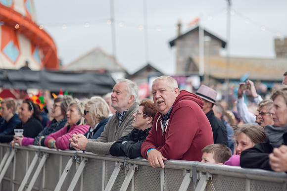 Looe-music-festival-2016-CROWDS-LAURA CROUCHLEY-HR-DSC_6243