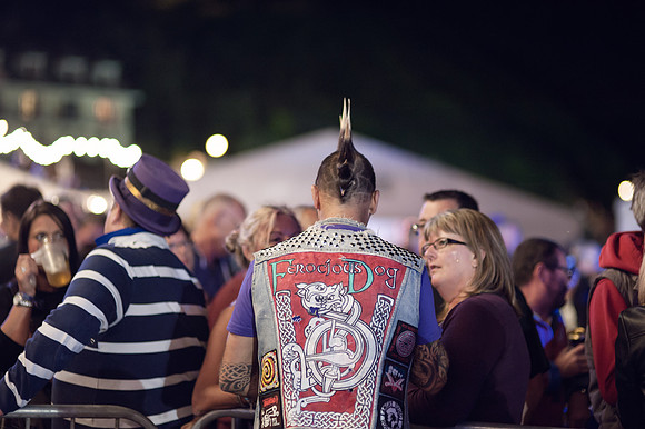 Looe-music-festival-2016-CROWDS-LAURA CROUCHLEY-HRDSC_5996