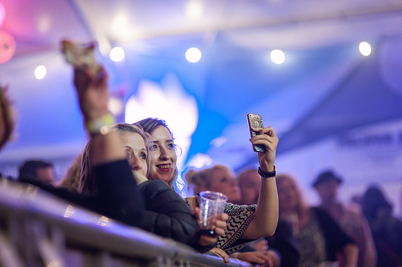 Looe-music-festival-2016-CROWDS-LAURA CROUCHLEY-HR-DSC_5838
