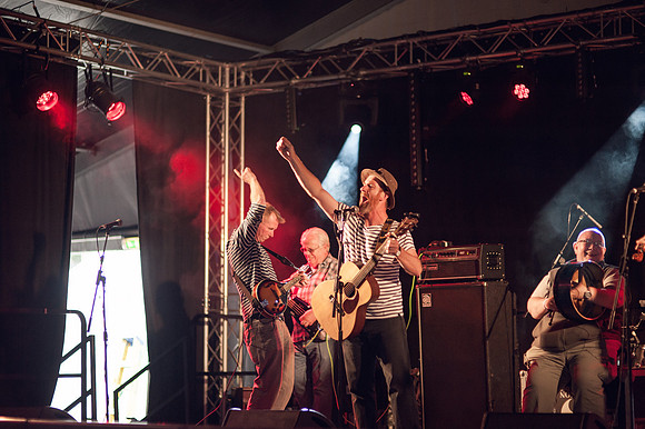 Looe-music-festival-2016-DR. THUDS REMEDY-LAURA CROUCHLEY-HR-DSC_5529